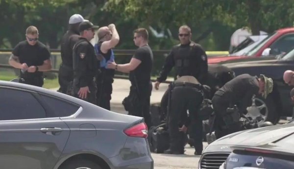 股票配资系统开发 美警方在共和党全国代表大会场地附近开枪打死一持刀男子